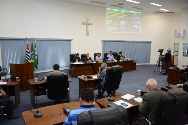 Parlamentares também rejeitaram dois pareceres contrários