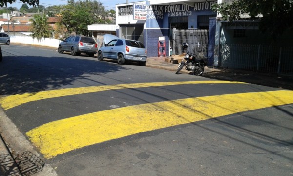 Lombada foi instalada na rua Paraguai, no Sartori