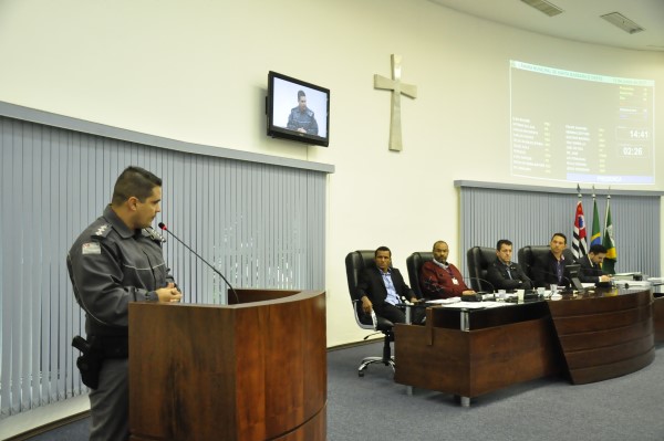 Comandante Anversa falou com vereadores durante a sessão