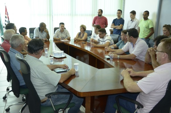 Vereadores participaram de reunião para definir uso de salas