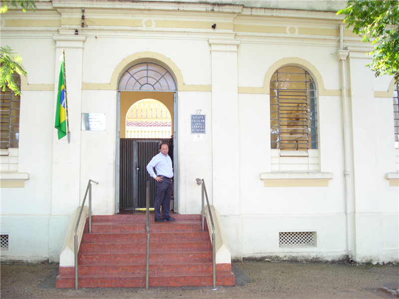 Juca pede reforma de escola que vai completar 100 anos em 2013