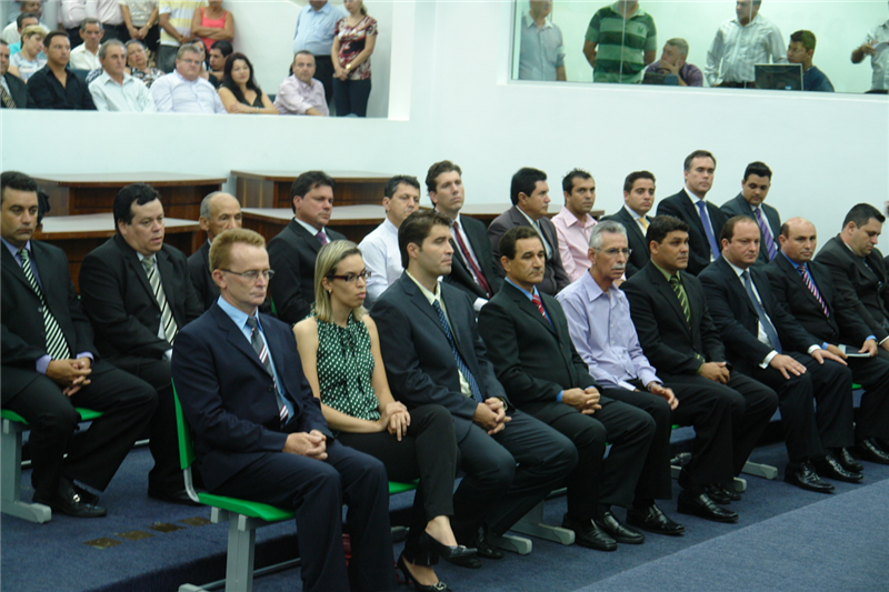 Vereadores, prefeito e vice-prefeito eleito foram diplomados ontem na Câmara