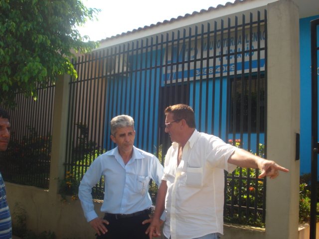 Anízio conversa com empresário sobre galeria entupida no São Fernando.