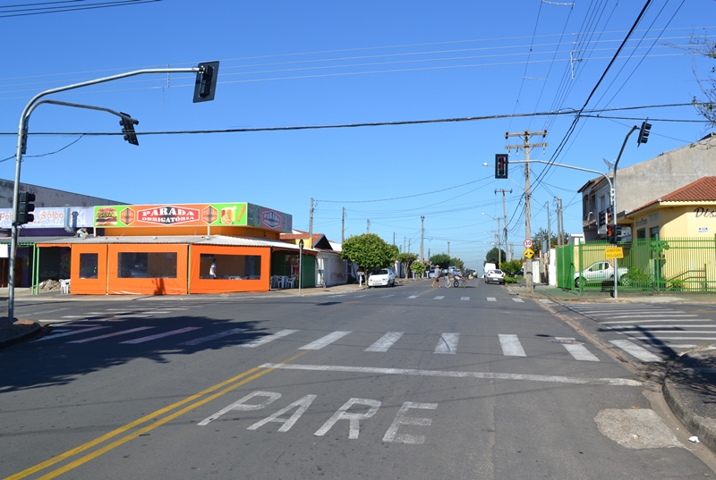 A pedido de vereadores, semáforo é instalado no Santa Rita.