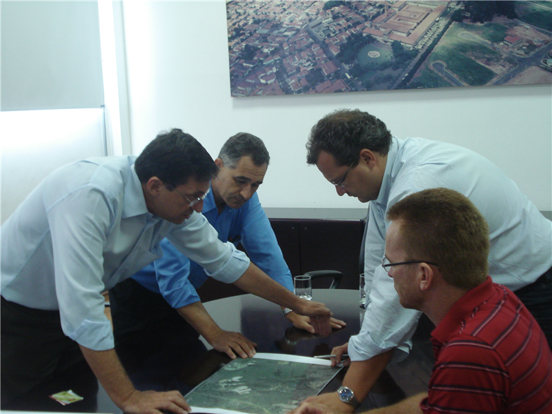 Danilo, Ademir e Joi durante reunião com José Carlos Pejon. 