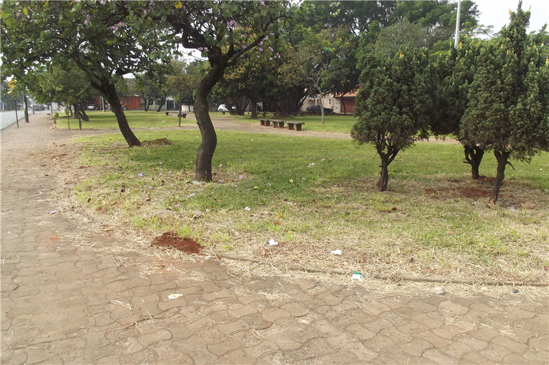 Praça na Vila Dainese.