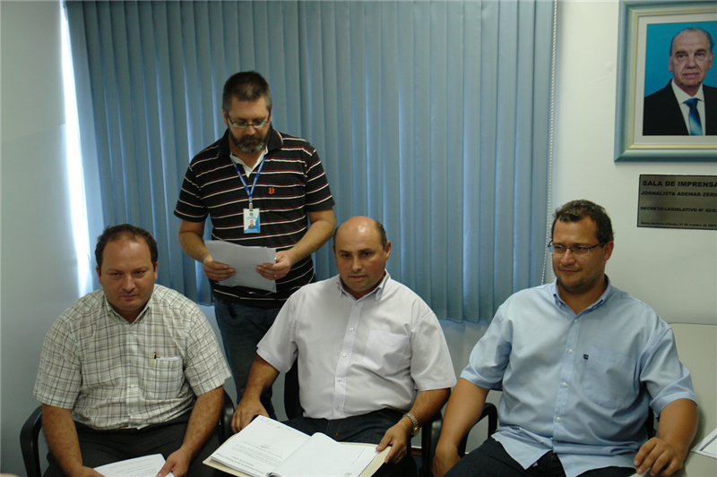 Juca Bortolucci, Carlos Fontes, Danilo doy e Max Panaggio, representando o vereador Zeca, conversaram com a imprensa sobre a CEI