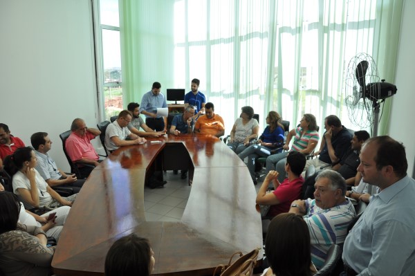 Juca promoveu reunião entre médicos, dentistas e vereadores