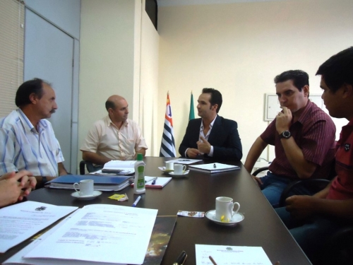 Vereador Carlos Fontes, durante reunião na Secretaria de Desenvolvimento Econômico