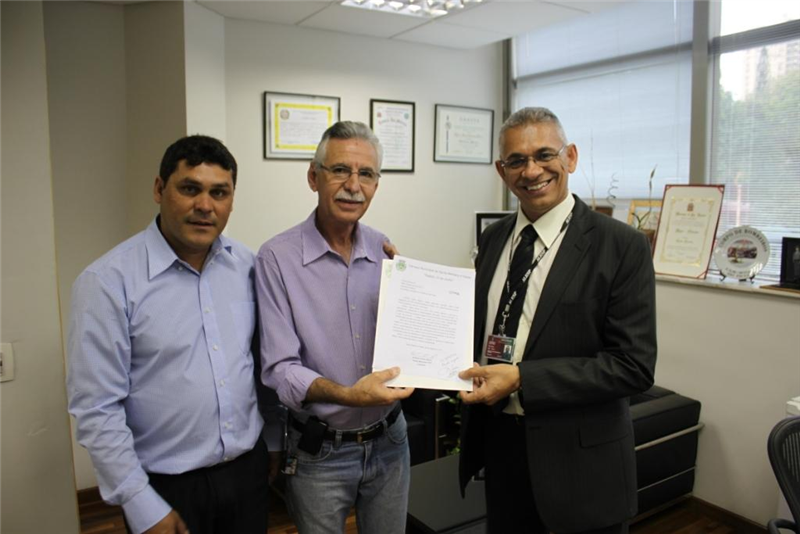 Bebeto e Carlão entregam pedidos de melhorias para Santa Bárbara a deputados na ALESP