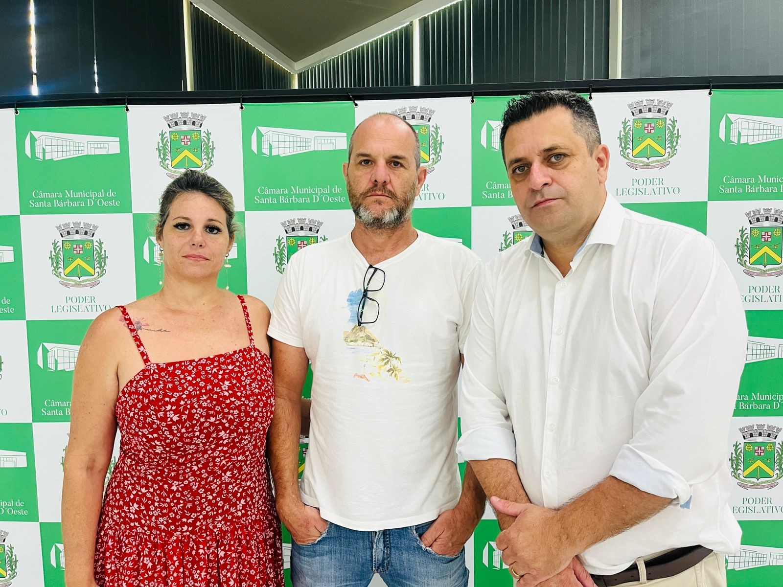 Vereador acolhe família na Câmara e cobra esclarecimentos sobre suspensão de leite especial