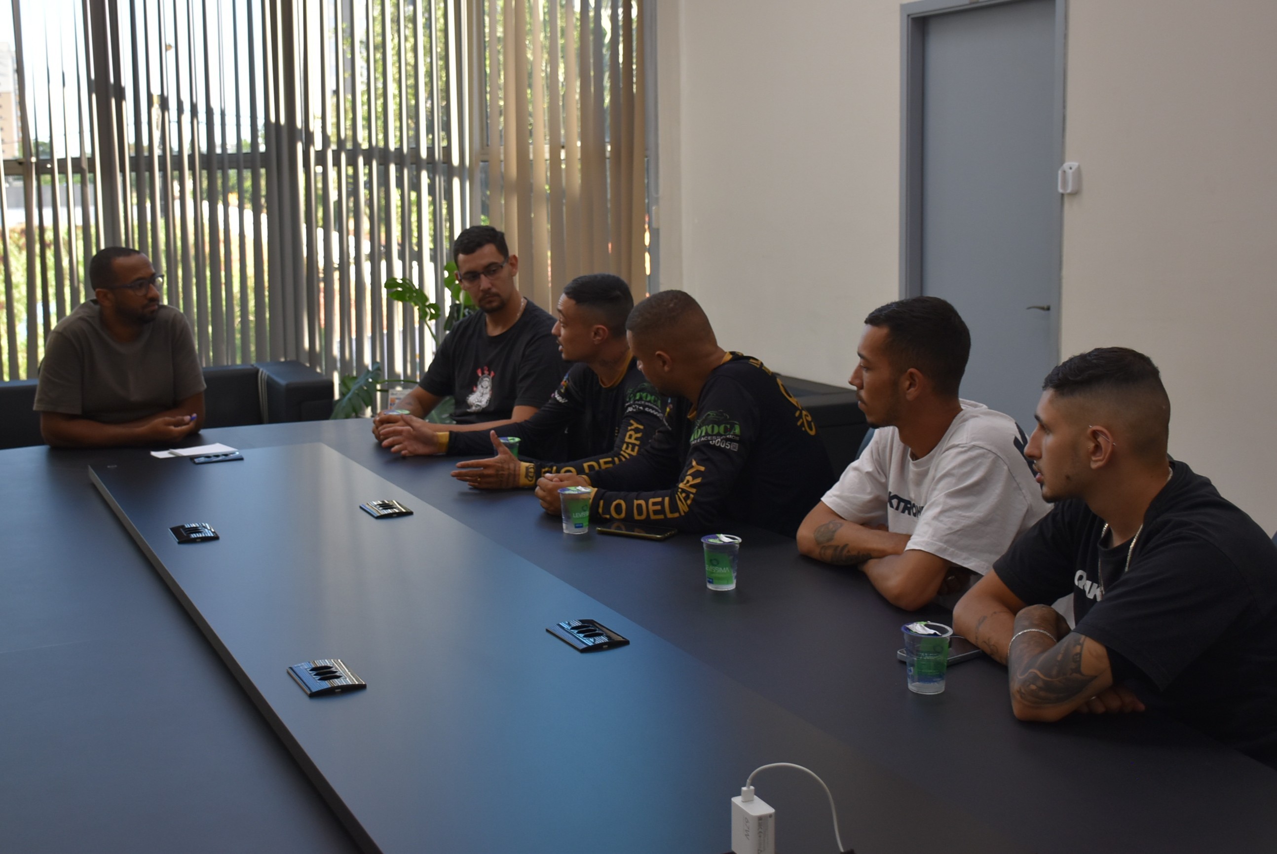 Motoboys se reúnem com presidente da Câmara e apoiam proposta de regulamentação em Santa Bárbara