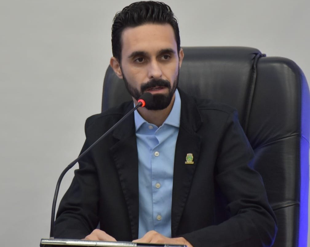 Vereador requer lista completa de profissionais e especialidades em falta na rede pública municipal de saúde