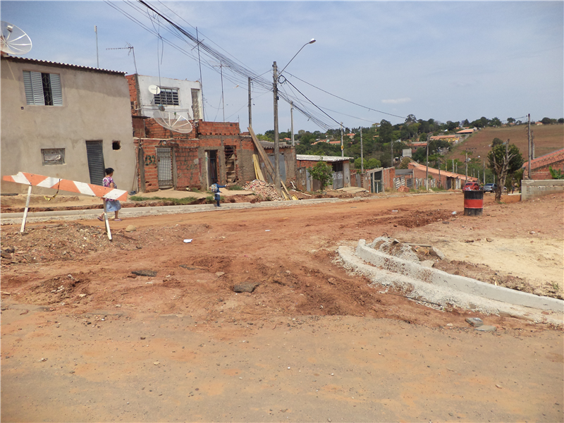 Prefeitura já instalou guias e sarjetas e irá pavimentar ruas do bairro