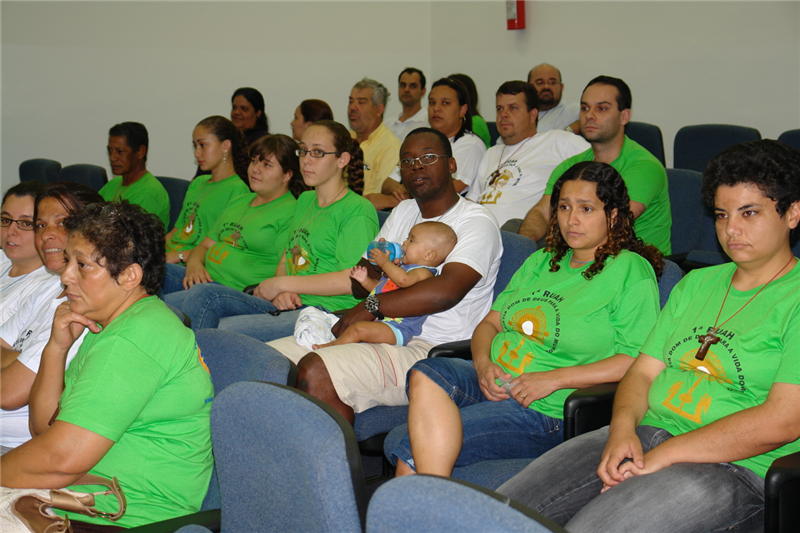 Voluntários da Amom acompanham votação de projeto