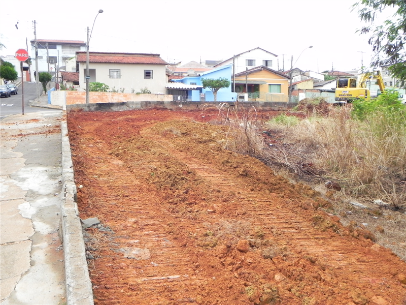 A pedido de Joi, entulho é retirado de terreno na Vila Tereza.