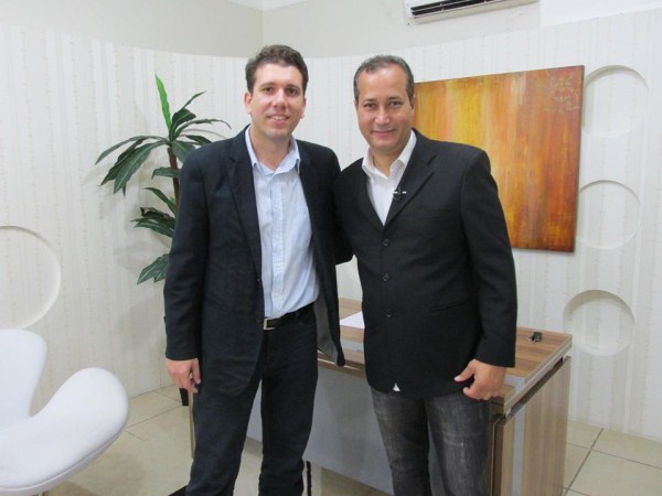 Giovanni é entrevistado por Santiago Lourenço.