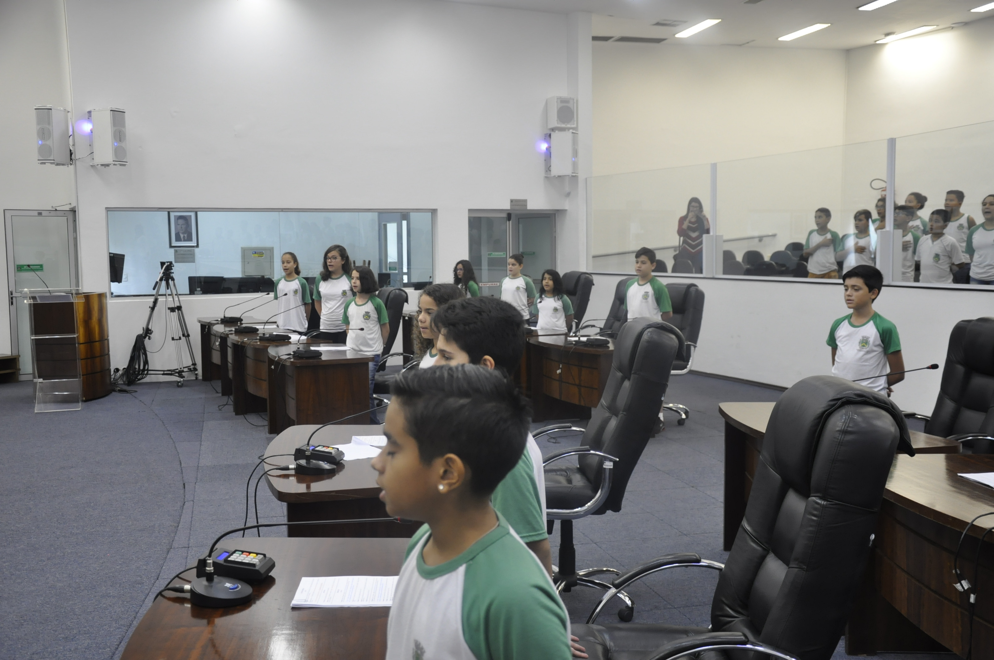 Alunos do CIEP Padre Victório Freguglia, durante reunião simulada do Câmara do Futuro