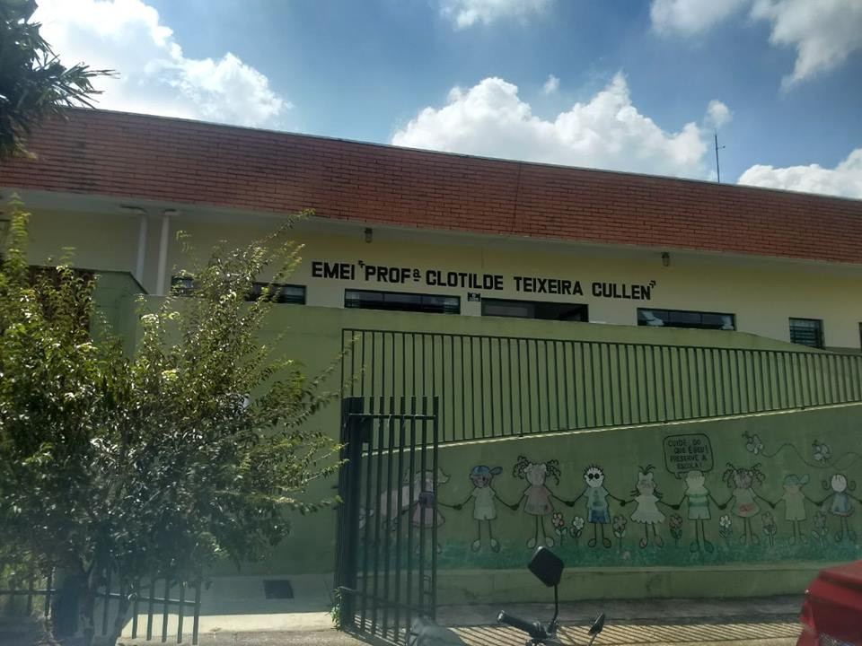 Pais de alunos se preocupam com vandalismo no local à noite