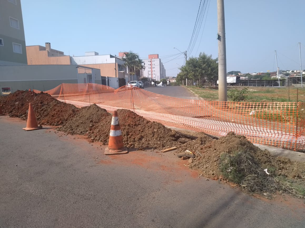 Obras tiveram início na semana passada e devem contribuir para escoamento de água no local