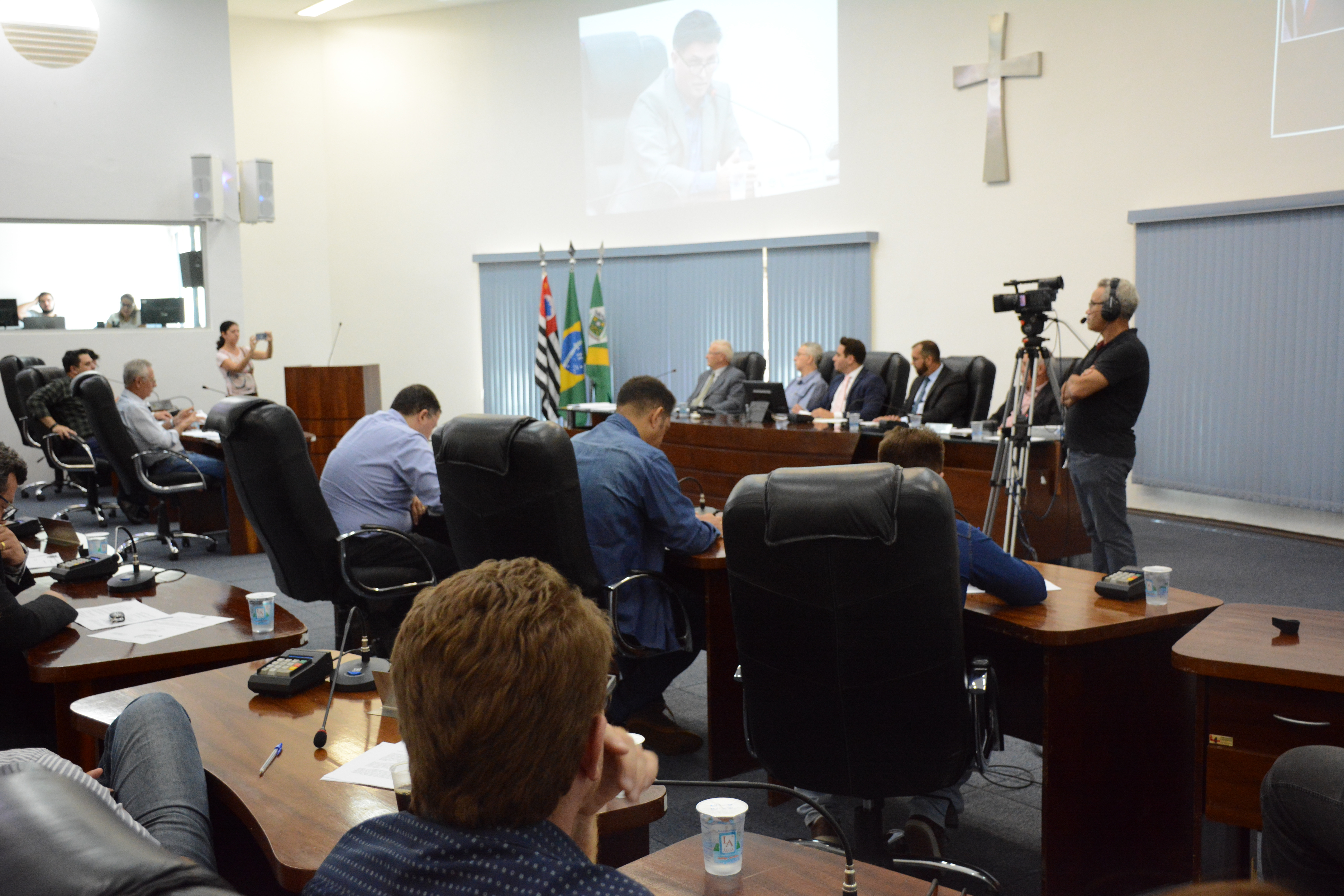 Um dos pareceres contrários previstos na Ordem do Dia teve sua votação adiada