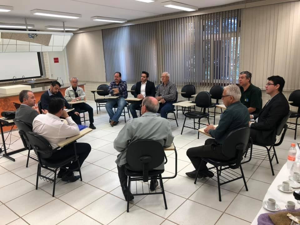 Felipe Sanches, Germina Dottori e Cláudio Peressim participaram de reunião com representantes da Indústria e do Comércio