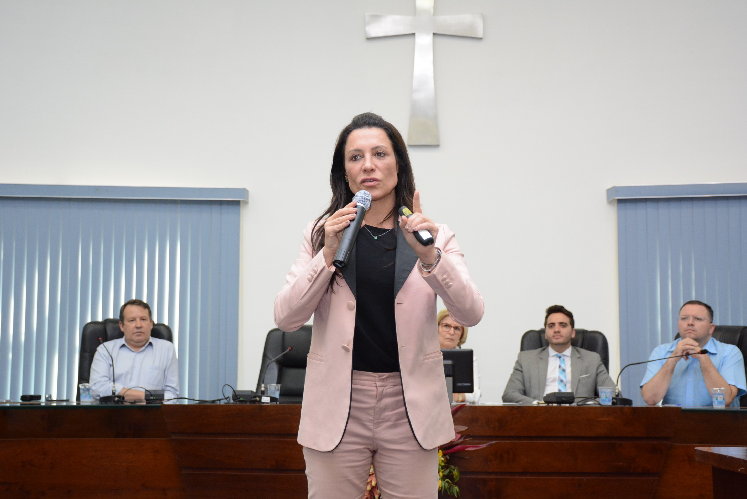 Idealizadora do Tem Saída, a promotora Gabriela Manssur esteve em Santa Bárbara d'Oeste a convite da vereadora Germina Dottori