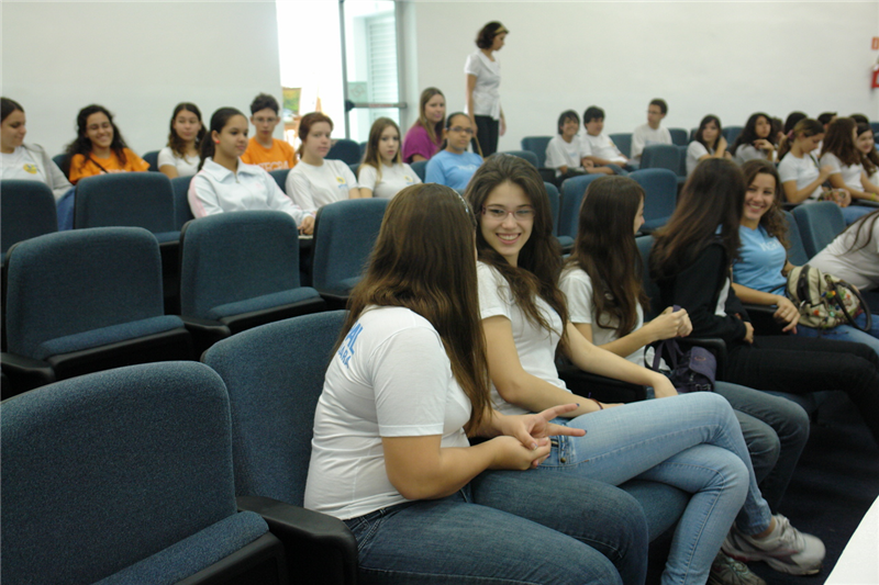 Alunos do Colégio Integral lotaram o Plenário da Câmara Municipal hoje