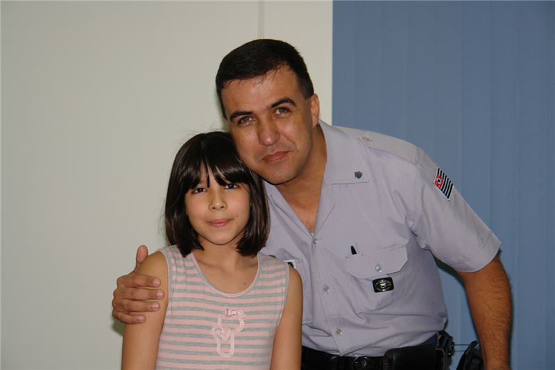 O policial militar Palmir Rogério Alves, homenageado pelos alunos