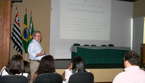 Juca acompanha apresentação de projeto da LOA.