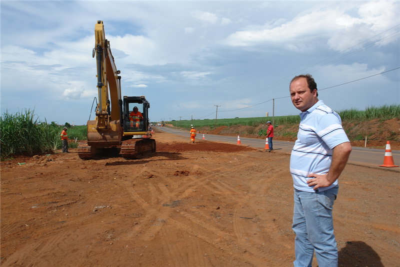 Juca acompanhou  início das obras de recuperação da SP-306