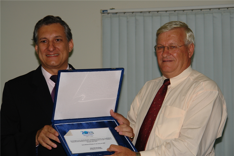 Presidente do Sinditec homenageou Peressim