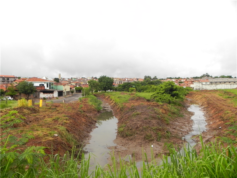 Canaletas do Parque Olaria foram limpas a pedido de Joi.