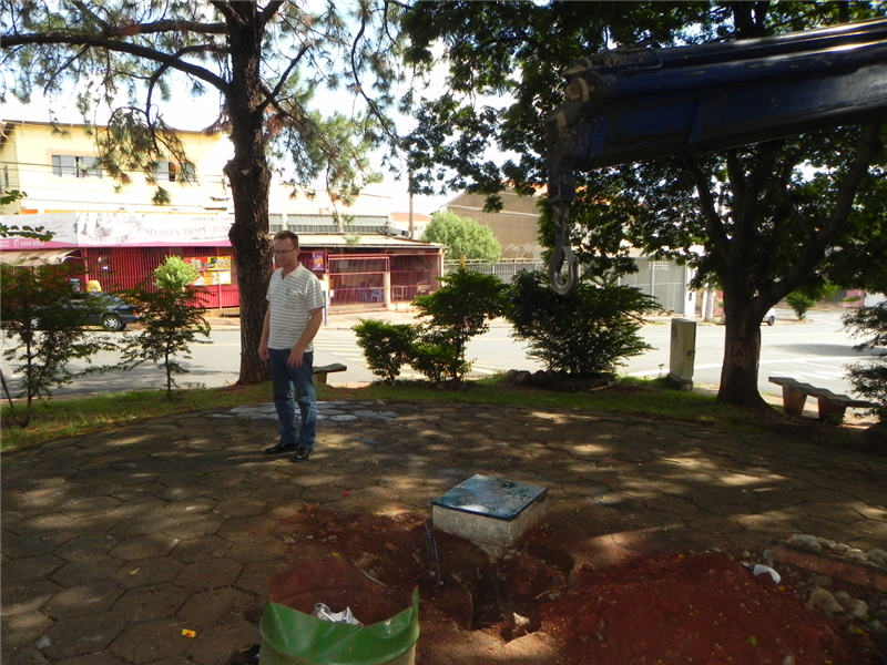 Joi acompanhou obras para melhorias na iluminação em praça do São Francisco