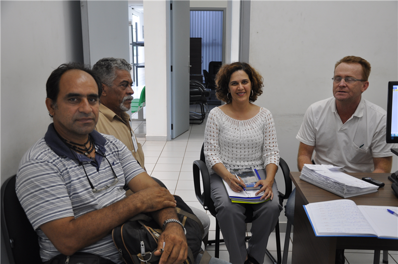 Joi em reunião com moradores e representante da Vivo.