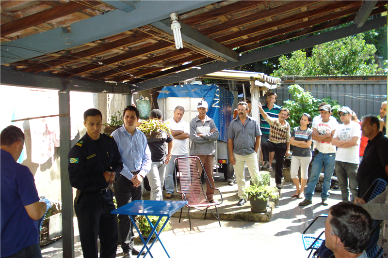 Durante reunião, houve discussão entre favoráveis e contrários a alteração na rua