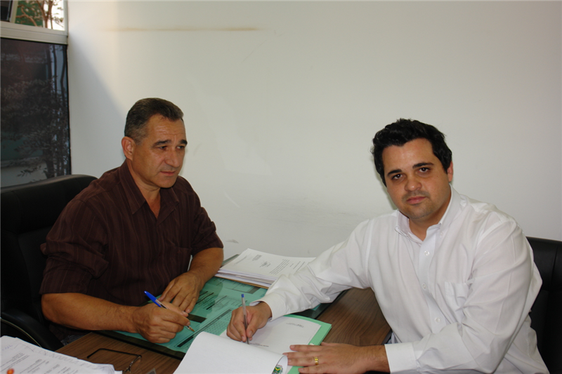 Pinguim promulu projeto de Ademir referente ao asfalto ecológico