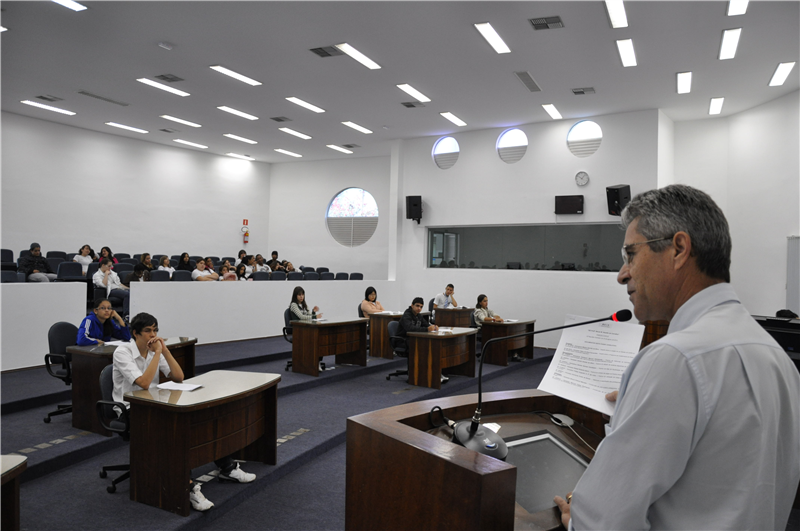 Anízio falou com estudantes durante sessão simulada do Câmara do Futuro