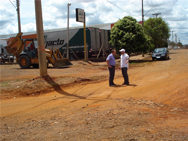 Juca acompanhou obras realizadas hoje no Distrito Industrial