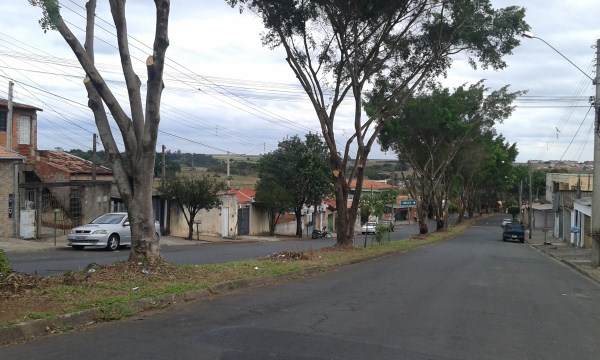 Moradores do Vista Alegre também sofrem com falta d'água.