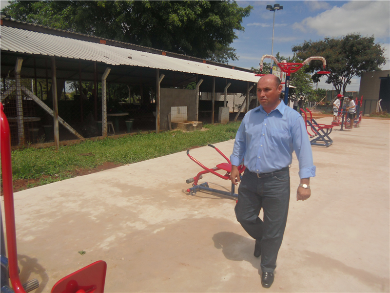 Carlos Fontes visita academia ao ar livre localizada no Jardim Esmeralda