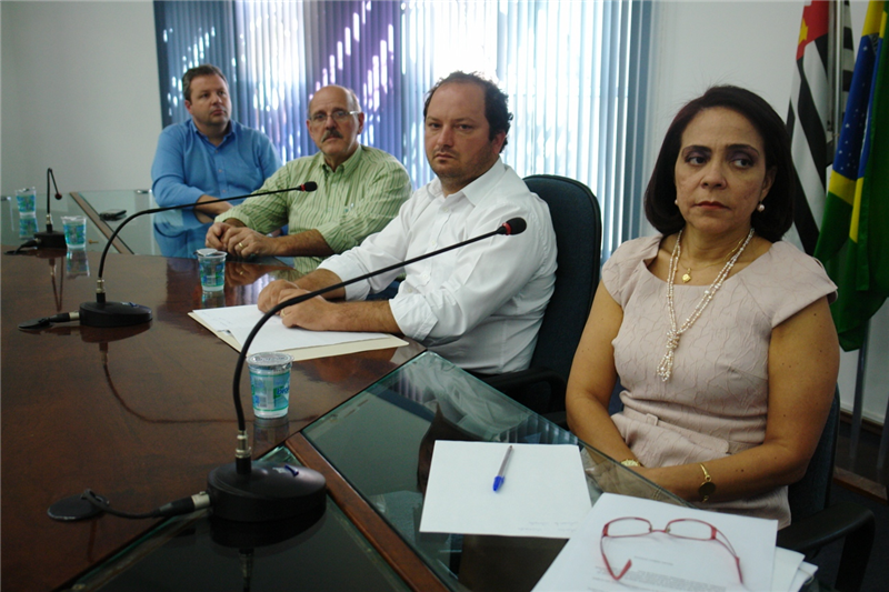 Vereador Juca presidiu audiência, ao lado de secretária municipal de Saúde e diretor da Santa Casa