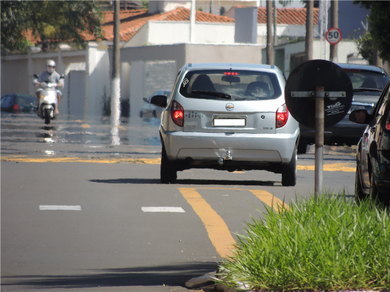 Carlão pede melhoria para a avenida Tiradentes.