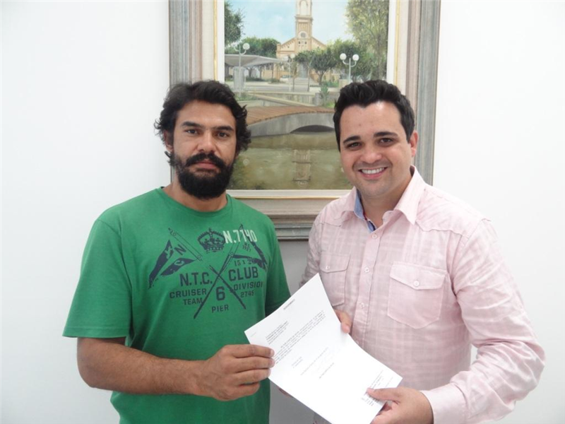 Pinguim recebeu protocolo do servidor Nilton Costa sobre uso do Plenário