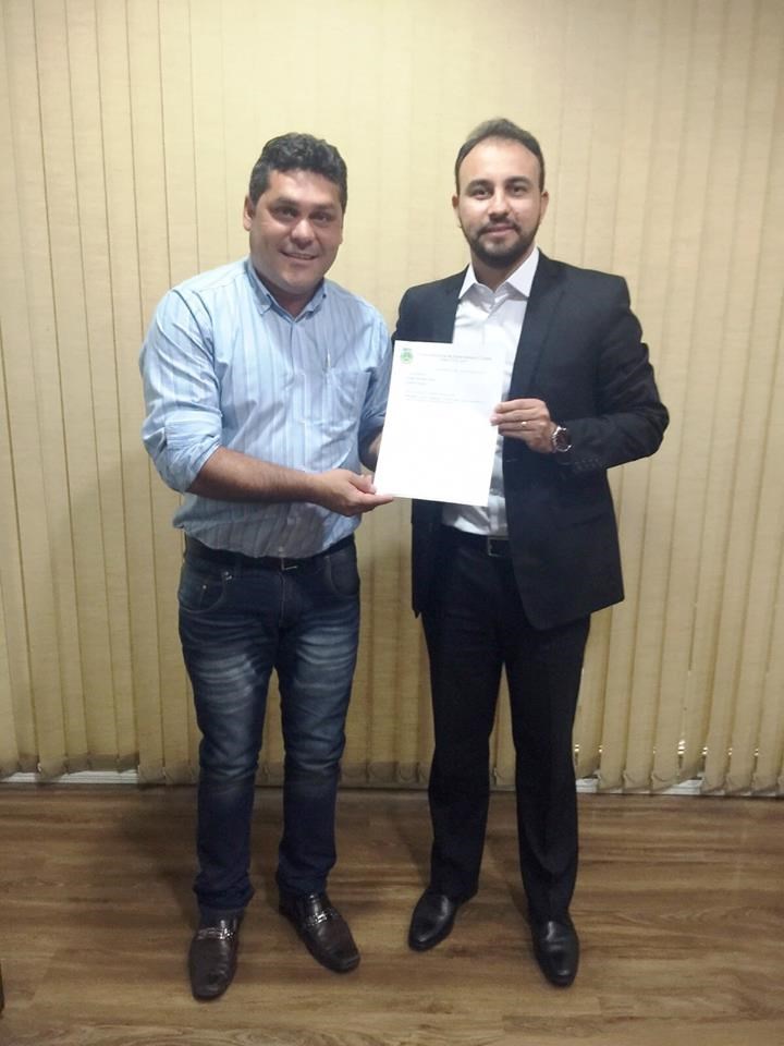 Pedidos de equipamentos foram entregues ontem ao deputado