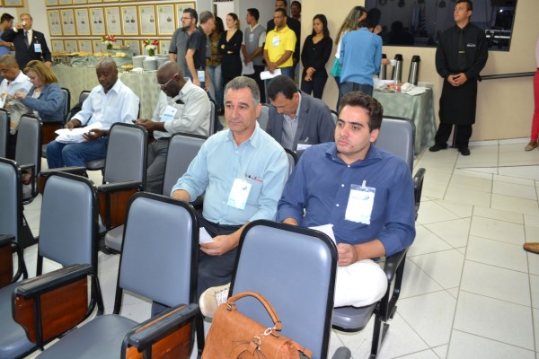 Vereadores participam de reunião do parlamento da RMC
