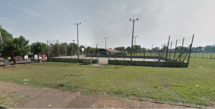 Giovanni pede reforma em quadra do Jardim Pântano.