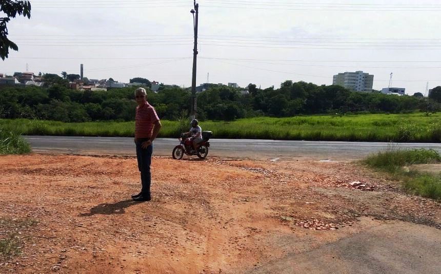 Trecho da rua ainda não recebeu pavimentação