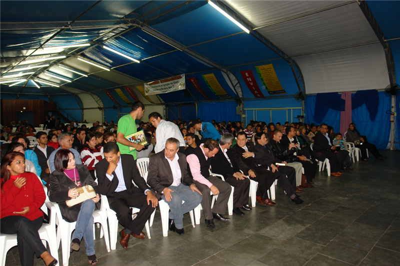 Autoridades presentes à homenagem