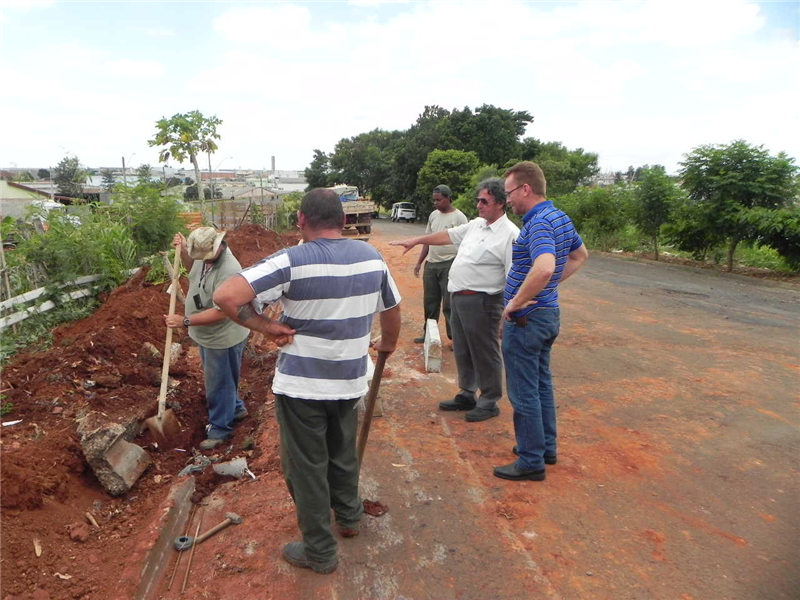 Joi acompanha obras na rua Caiapós.